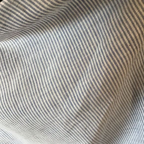 NWT The Vanity Room Blouse - Picture 4 of 5